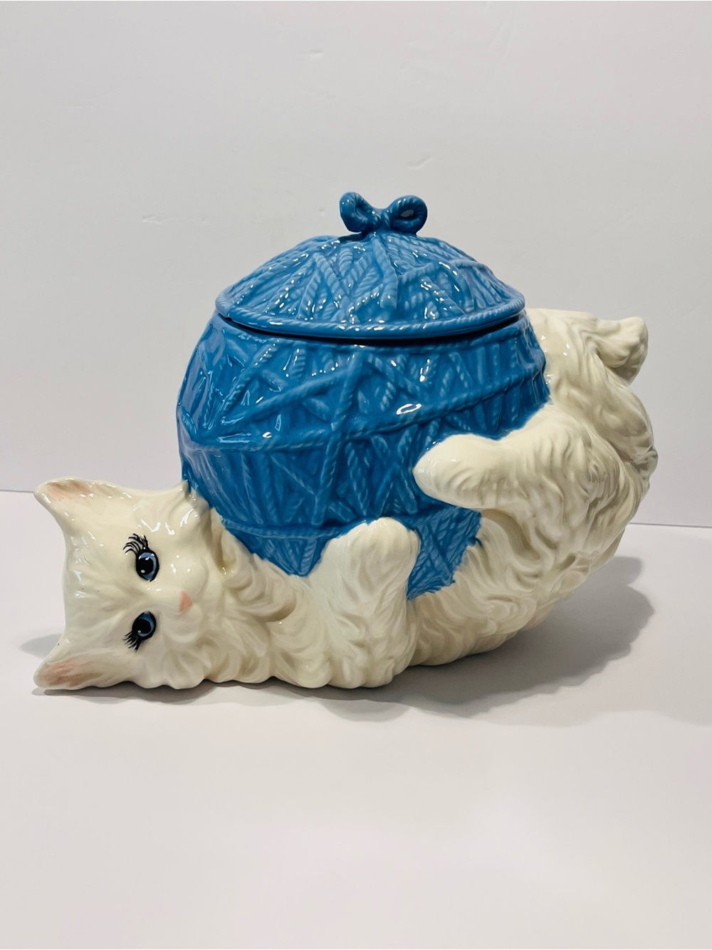 Glen View Ceramic Mold White Cat Collectible Cookie Jar Signed 1987